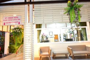 KT Knight Hotel餐厅或其他用餐的地方