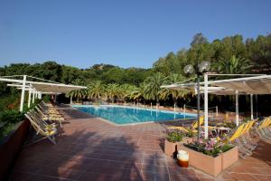 สระว่ายน้ำที่อยู่ใกล้ ๆ หรือใน Hotel Villaggio Calaghena