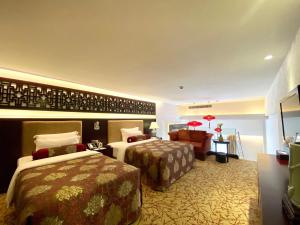 Hotel Metropole tesisinde bir odada yatak veya yataklar