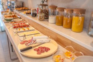 Comida en o cerca de este apartahotel