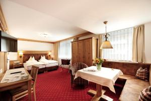 Posteľ alebo postele v izbe v ubytovaní Parkhotel Seefeld