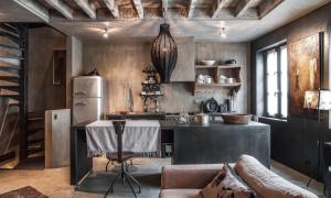Кухня или мини-кухня в duRuby - Chambre de Luxe & Suite

