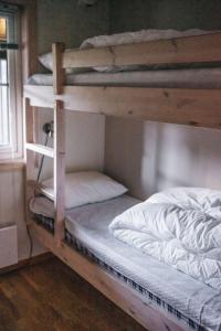 a couple of bunk beds in a room at Hovdehytta in Hovden
