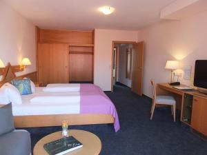 Postel nebo postele na pokoji v ubytování TIPTOP Hotel Garni Pfauen