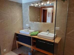 a bathroom with two sinks and a mirror at Ferienwohnung Christine in Altaussee