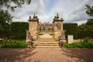 Gallery image of Hoar Cross Hall in Newborough