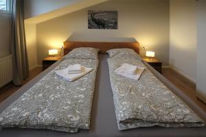 Postel nebo postele na pokoji v ubytování Haus Fichtl, Alpenblick 402 oder Nebelhornblick 403