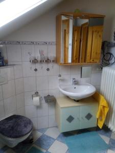 Ένα μπάνιο στο Ferienwohnung Waldrast