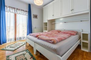 Posteľ alebo postele v izbe v ubytovaní Apartment Eni Selce