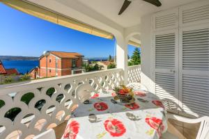 Balkón alebo terasa v ubytovaní Apartment Eni Selce