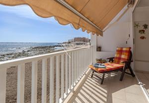 Foto dalla galleria di Luxury apartment in front of the beach a Melenara