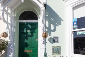 Фотография из галереи Channel View Guest House в Уэймуте