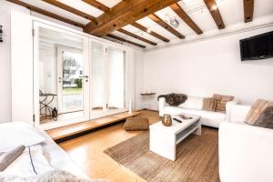 A seating area at Family Wellhouse Green Garden direct in Salzburg, sunny big garden, up to 16 pax, bikes for free, BBQ, sunbeds, parking for free, 15 min sound of music