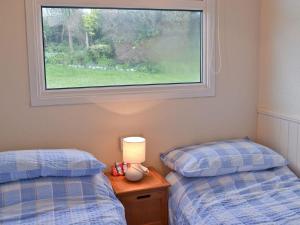 A bed or beds in a room at Stone's Throw 