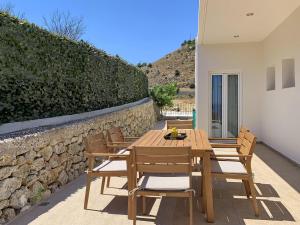 Patio alebo iná vonkajšia časť ubytovania Villa Nikos Megala Chorafia Crete