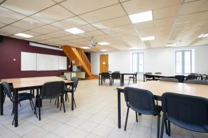 a classroom with tables and chairs in a room at L'Albaron in Modane