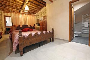 A bed or beds in a room at Mella Bellagio -La Corte - at the Lake with parking