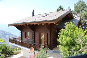 a small wooden house with a roof at Eanta SUNNY & MOUNTAIN chalet 10 pers by Alpvision Résidences in Veysonnaz