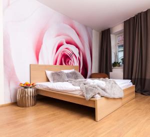 Roses apartment tesisinde bir odada yatak veya yataklar