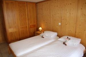 Una cama o camas en una habitación de Christoph STANDING & CALM chalet 10 pers by Alpvision Résidences