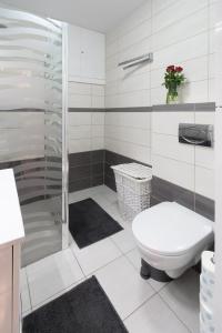 Koupelna v ubytování Apartament na Klifowej + 30 fotografií