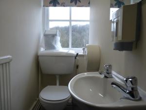 Baðherbergi á Ingleton Hostel