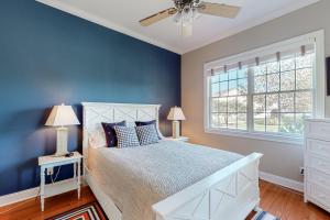 Postel nebo postele na pokoji v ubytování Bayside Resort - 36486 Wild Rose