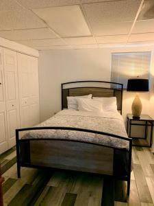Ένα ή περισσότερα κρεβάτια σε δωμάτιο στο Tampa Lakehouse