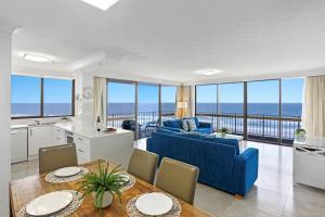 Imagen de la galería de Breakers North Absolute Beachfront Apartments, en Gold Coast