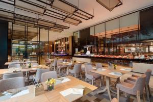 ห้องอาหารหรือที่รับประทานอาหารของ Crowne Plaza Foshan Nanhai - an IHG Hotel