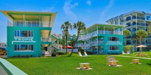 een blauw gebouw met een park ervoor bij Tropic Terrace #3 - Beachfront Rental condo in St Pete Beach