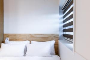 Ein Bett oder Betten in einem Zimmer der Unterkunft Step Inn Myeongdong 1