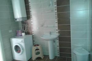 Koupelna v ubytování Rent: Nice 2 bedroom apartment close to all amenities, Didim, TURKIJE (MJ 2020-40)