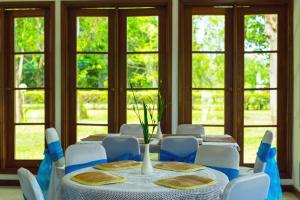 Um jardim no exterior de Rungan Sari Meeting Center & Resort