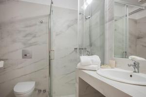 Kúpeľňa v ubytovaní Panorama Apartments Fiscardo + 37 fotografií