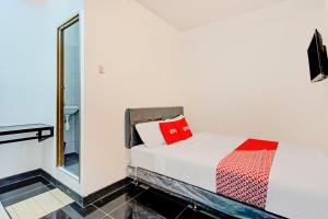 Voodi või voodid majutusasutuse Super OYO Capital O 3198 Sukomanunggal Inn toas