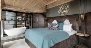 Posteľ alebo postele v izbe v ubytovaní GipfelKreuzLiebe Senhoog Luxury Holiday Homes