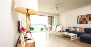 Posezení v ubytování Cap Ouest Beachfront Residences