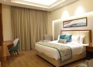 Geeta Sarovar Portico, Panipat客房内的一张或多张床位