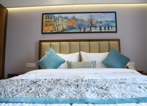 Geeta Sarovar Portico, Panipat客房内的一张或多张床位