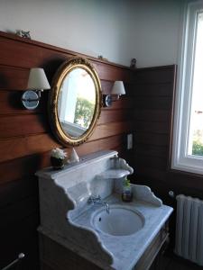 a bathroom with a sink and a mirror at L'Annexe in Ciboure