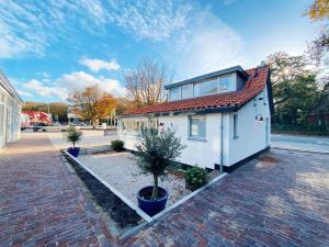 Gallery image of Cozy historical Cottage (Huisje HèHè) in Wassenaar