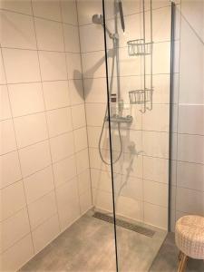 Koupelna v ubytování UNIEK Bommelgaard, guesthouse in het prachtige Rivierenland!