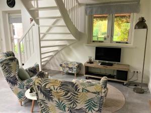 TV a/nebo společenská místnost v ubytování UNIEK Bommelgaard, guesthouse in het prachtige Rivierenland!