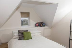2 bedroom apartment with park view