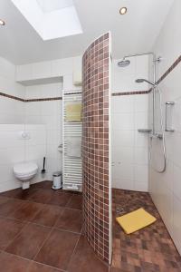 Ein Badezimmer in der Unterkunft Meerblick-Ferienwohnung Black Pearl