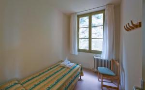 Een bed of bedden in een kamer bij Apartamentos Montserrat Abat Marcet