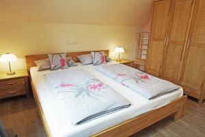 Postel nebo postele na pokoji v ubytování Ferienwohnung An der Dorfmauer