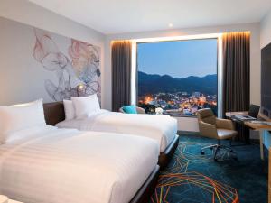 เตียงในห้องที่ Novotel Marina Sriracha