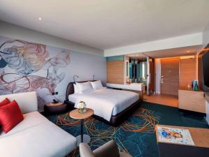 เตียงในห้องที่ Novotel Marina Sriracha